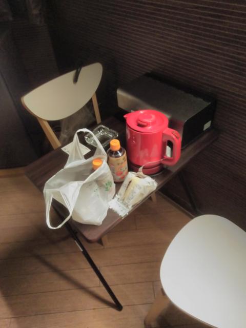 ホテル シルク(豊島区/ラブホテル)の写真『401号室 テーブルセット』by もぐたんっ