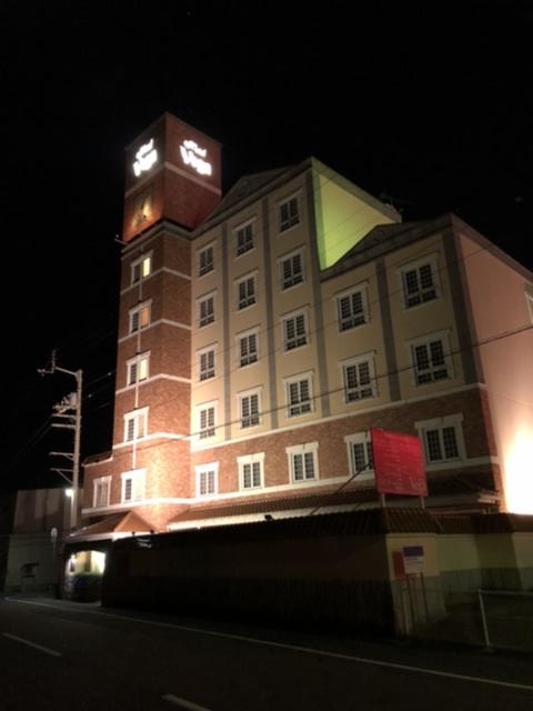 HOTEL Vega（ヴェガ）(高松市/ラブホテル)の写真『夜の外観』by くんにお