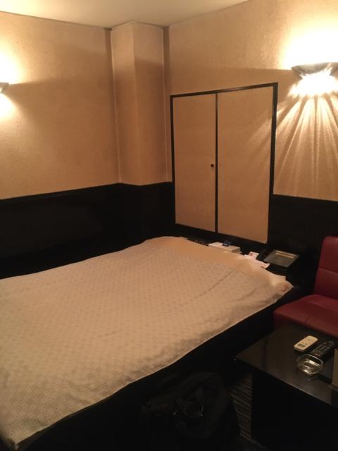 キャメルイン ウエスト(立川市/ラブホテル)の写真『115号室　ベッド』by 都まんじゅう