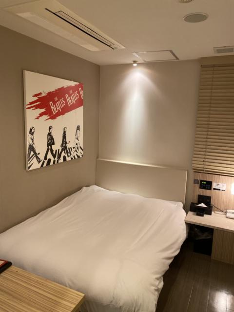 HOTEL UNO(ウノ)(川口市/ラブホテル)の写真『304号室 のベッド』by こねほ