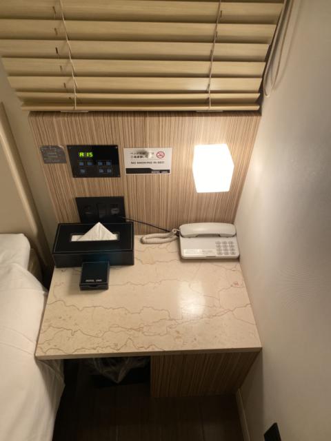 HOTEL UNO(ウノ)(川口市/ラブホテル)の写真『304号室ベッド脇の電話、スイッチ類』by こねほ