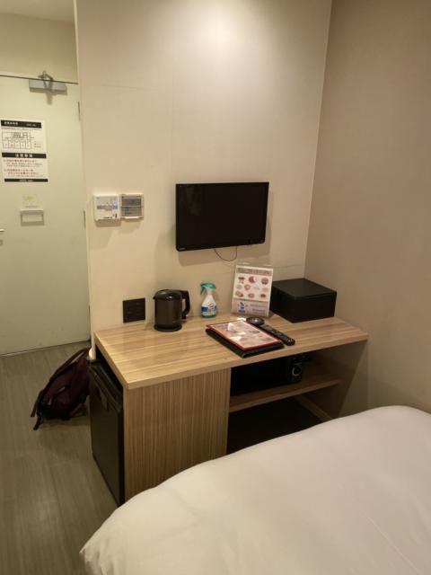 HOTEL UNO(ウノ)(川口市/ラブホテル)の写真『304号室テーブル、、テレビ、、ケトル（引き）』by こねほ