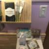 レンタルルーム bloom(ブルーム)(新宿区/ラブホテル)の写真『(305号室)アメニティ置き場拡大。アカスリや歯ブラシ、ゴムなど置いてあります。』by こーめー