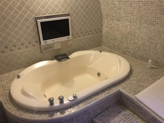 ウォーターホテルS国立(国立市/ラブホテル)の写真『413号室の浴室です』by スラリン