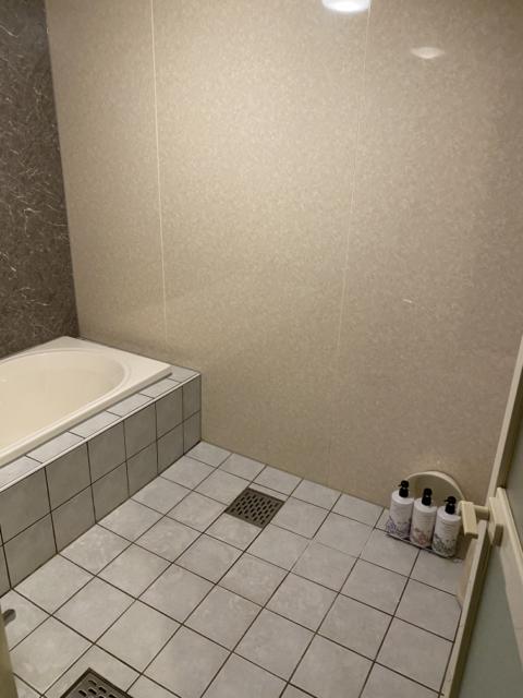 HOTEL GRANDE(川口市/ラブホテル)の写真『202号室浴室』by こねほ