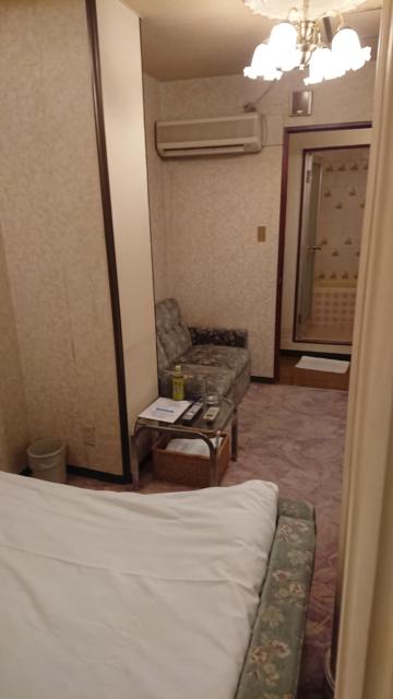 ニューヨーク(武蔵野市/ラブホテル)の写真『403号室、ベッドからのソファー』by ビデ三郎