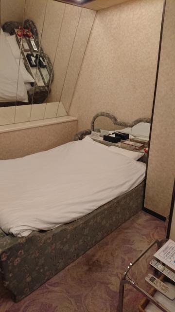 ニューヨーク(武蔵野市/ラブホテル)の写真『403号室、ベッド(斜め左上は鏡)』by ビデ三郎