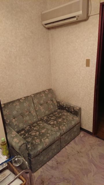 ニューヨーク(武蔵野市/ラブホテル)の写真『403号室、ソファー』by ビデ三郎
