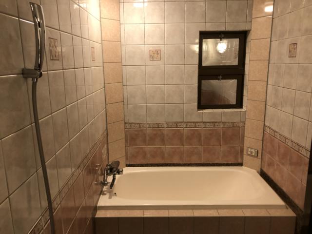 WILL昭島(昭島市/ラブホテル)の写真『209号室の浴室 扉は古かったですが、中は綺麗に改装されていました。』by スラリン