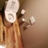 555MOTEL GOTEMBA(御殿場市/ラブホテル)の写真『No.31利用(20.1)トイレの写真です。自動にフタが開閉する新しいものです。』by キジ