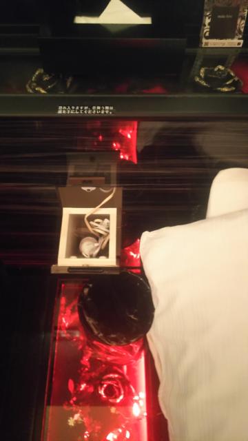 ホテルAVYSS(アビス)(新宿区/ラブホテル)の写真『901号室・ベッド脇の電マ』by 郷ひろし（運営スタッフ）