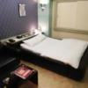 ホテルスマイル(豊島区/ラブホテル)の写真『203号室　ベッド』by ところてんえもん