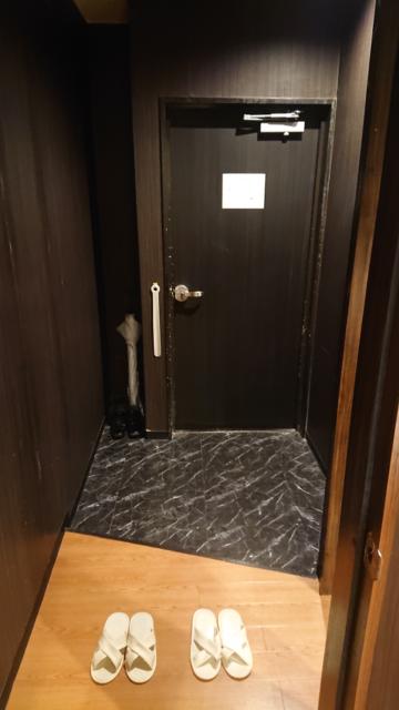 HOTEL GRANDE(川口市/ラブホテル)の写真『201号室 玄関』by 舐めたろう