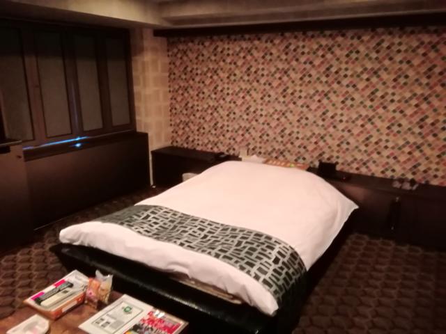 HOTEL HEVEN(ヘブン)(横浜市鶴見区/ラブホテル)の写真『205号室利用(20.1)ベッドです。』by キジ