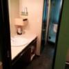 ホテル クイーンズタウンpart1(厚木市/ラブホテル)の写真『305号室利用(20.1)洗面所です。奥がトイレとお風呂です。』by キジ