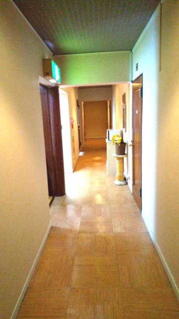 HOTEL ENJU(本館)(台東区/ラブホテル)の写真『４階の廊下』by おこ