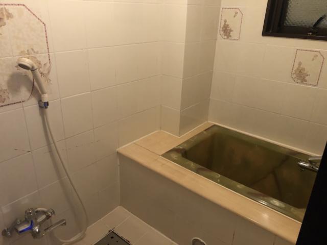 閉店？したホテル(ID:123189)(立川市/ラブホテル)の写真『405号室の浴室 1人ではいるくらいの広さです。』by スラリン
