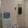 HOTEL GRAN HILL(豊島区/ラブホテル)の写真『501号室 ソファーの正面にウォーターサーバーと空気清浄機』by なめろう
