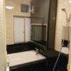 HOTEL GRAN HILL(豊島区/ラブホテル)の写真『501号室 洗面所を正面に見て左手にバスルーム』by なめろう