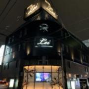 HOTEL Lei（レイ）(大阪市/ラブホテル)の写真『HOTEL lei 夜の外観2 裏側に入り口があります』by PINK SCORPION