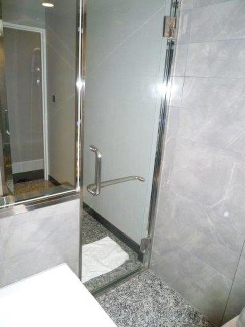 ホテル タイムズ(豊島区/ラブホテル)の写真『203号室（浴室奥から入口方向）』by 格付屋