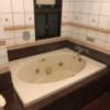 フランセ(八王子市/ラブホテル)の写真『303号室の浴室 広いのですが、ちょっと古さが目立ちます。』by スラリン