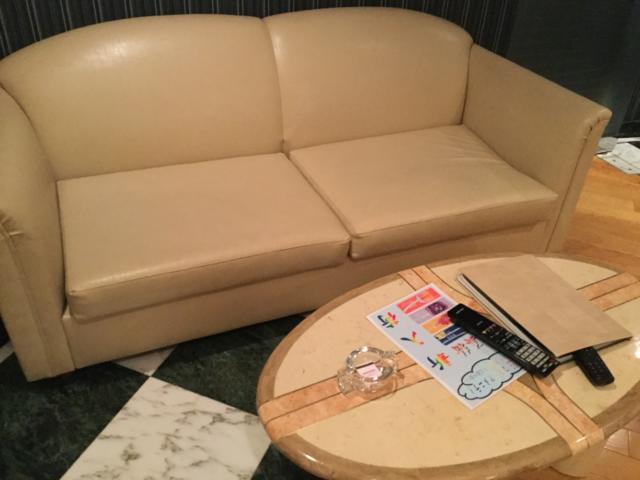 HOTEL CEAN新宿（セアン）(新宿区/ラブホテル)の写真『201号室 テーブル、ソファ』by ACB48