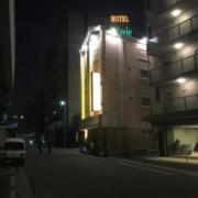 セラヴィ大阪城北詰店(大阪市/ラブホテル)の写真『夜の外観』by あらび