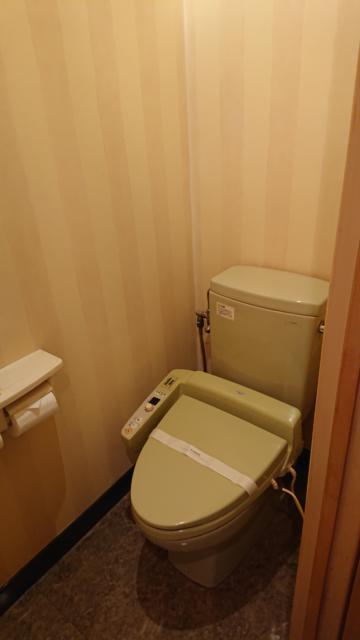 Monbijou（モンビジュー）(新宿区/ラブホテル)の写真『303号室 トイレ(温水洗浄付き)』by 舐めたろう