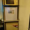 HOTEL G-Style(豊島区/ラブホテル)の写真『303号室 ベッド脇の扉を開くと上から電子レンジ、販売用冷蔵庫、持ち込み用冷蔵庫』by なめろう