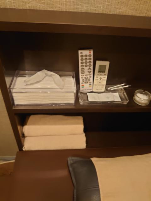 上野レンタルルーム８(エイト)(台東区/ラブホテル)の写真『201 ベッド頭部分』by momomo