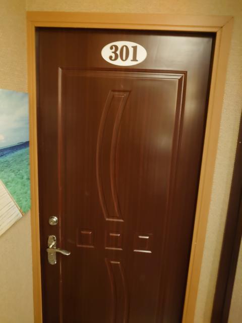 御徒町レンタルルーム(台東区/ラブホテル)の写真『301号　入口』by momomo