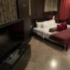 HOTEL VARKIN（ヴァーキン）(豊島区/ラブホテル)の写真『904禁煙室 ベッドとテレビ』by の〜の
