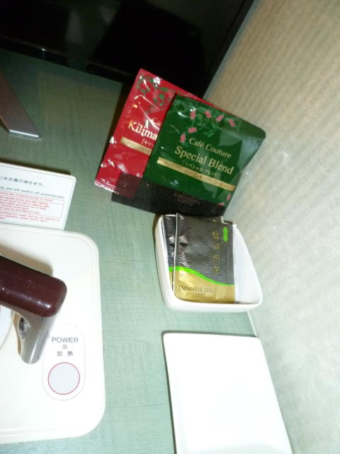 シャトン(新宿区/ラブホテル)の写真『104号室（飲み物備品コーヒー・お茶各２）』by 格付屋