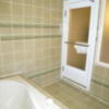 シャトン(新宿区/ラブホテル)の写真『104号室（浴室奥から入口方向）』by 格付屋