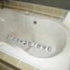 シャトン(新宿区/ラブホテル)の写真『104号室（浴槽幅110㎝（ペットボトル5.5本分）』by 格付屋