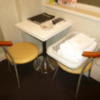 シャトン(新宿区/ラブホテル)の写真『104号室（ソファはなく簡易椅子と小さなテーブル）』by 格付屋
