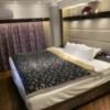 HOTEL GRANSKY（グランスカイ）(墨田区/ラブホテル)の写真『301号室　とにかく大きいベッド』by の〜の