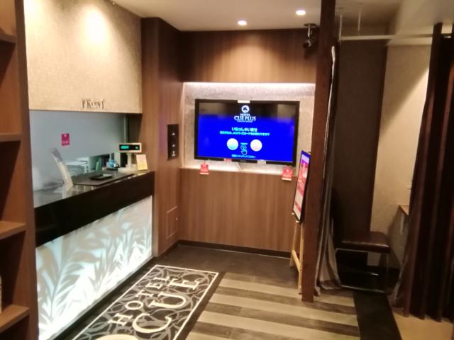 HOTEL CUE PLUS厚木(厚木市/ラブホテル)の写真『303号室(20,3)利用。受付とタッチパネルです。』by キジ