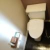 HOTEL CUE PLUS厚木(厚木市/ラブホテル)の写真『303号室(20,3)利用。トイレもウォシュレット付きで問題は無し。』by キジ