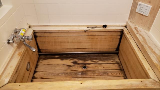 AtoZ諏訪インター店(諏訪市/ラブホテル)の写真『405(Bクラス)浴槽はヒノキではありません。』by 折口 直公