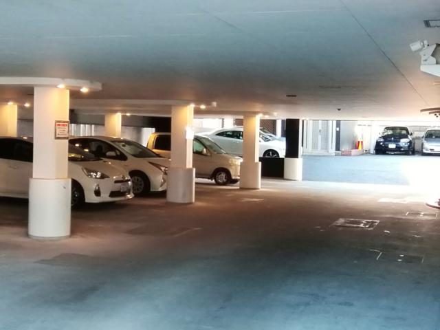 HOTEL ALLY（アリー）(横浜市都筑区/ラブホテル)の写真『101号室利用(20,3)建物の下にある駐車場です。』by キジ