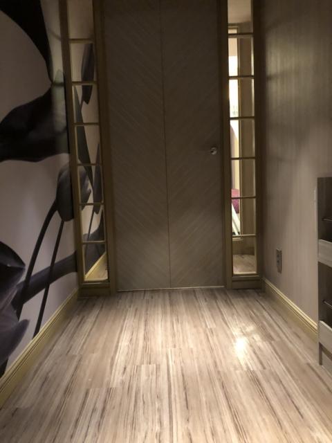 ホテル Swing（スウィング）(神戸市中央区/ラブホテル)の写真『403号室エントランス』by 風のヒューイ