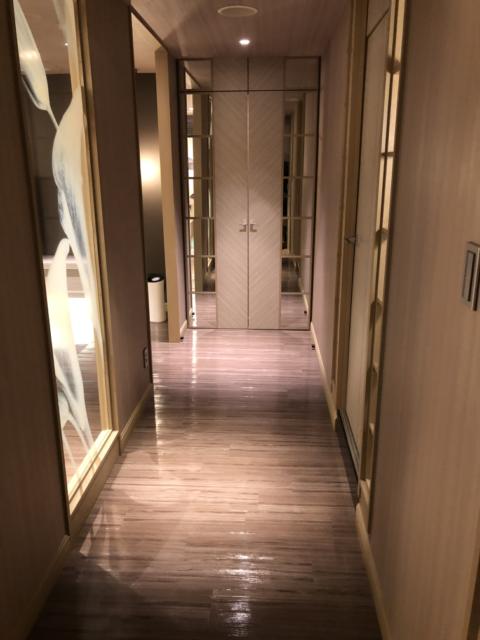 ホテル Swing（スウィング）(神戸市中央区/ラブホテル)の写真『403号室廊下』by 風のヒューイ