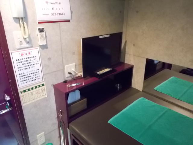 閉店？したホテル(ID:125710)(新宿区/ラブホテル)の写真『8号室。ベッドとテレビなど。』by 名無しさん（ID:82189）