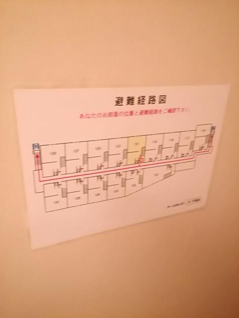HOTEL 555(伊豆の国市/ラブホテル)の写真『121号室(20,3)利用。避難経路と、部屋の配置です。』by キジ