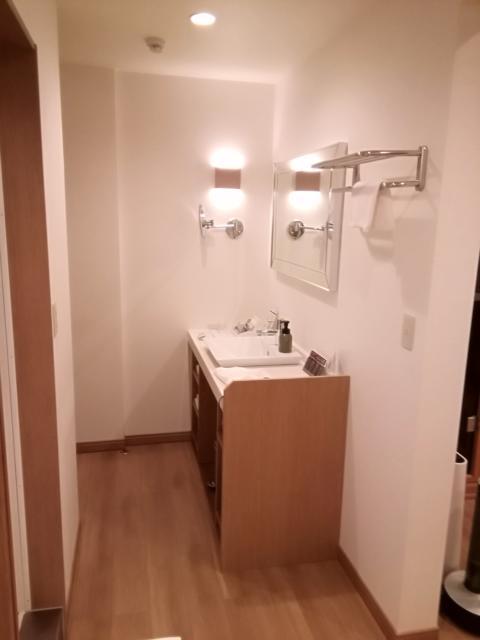 HOTEL 555(伊豆の国市/ラブホテル)の写真『121号室(20,3)利用。入って左が洗面所。』by キジ