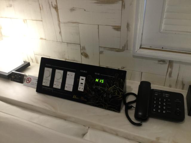 HOTEL Bless（ブレス)(新宿区/ラブホテル)の写真『202号室 照明・有線放送スイッチ、インターフォン』by ACB48