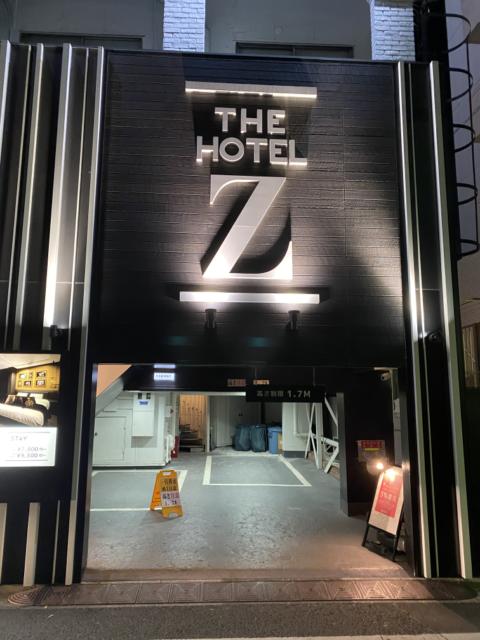 THE HOTEL Z(川口市/ラブホテル)の写真『夜の入口、駐車スペース』by こねほ