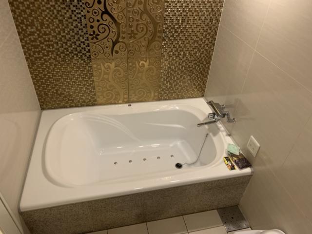 ホテルモアナ(新宿区/ラブホテル)の写真『301号室　バスルーム　浴槽』by の〜の